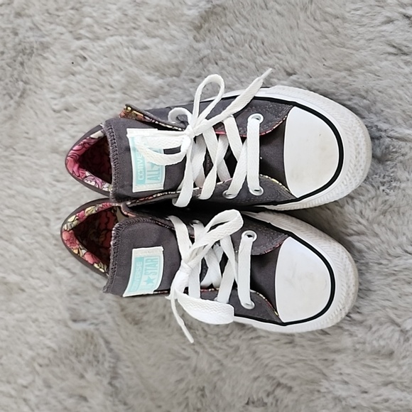 Converse  girls 5 EUC BARLEY WORN - Picture 2 of 8